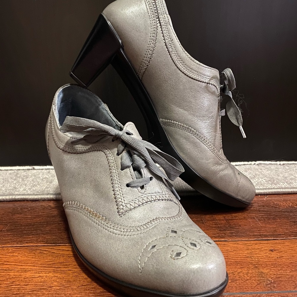 Naot Rubino heel shoes